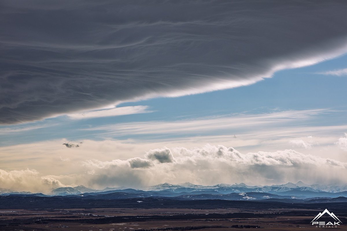 PeakAerial's tweet photo. Great Chinook skies over Southern Alberta last week brought some much welcomed warm temperatures! https://t.co/KO0HNNgmpR