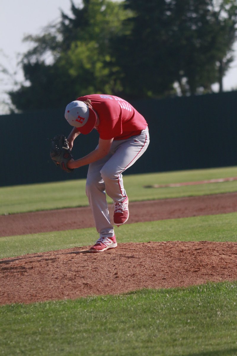 IamHaseanMarion's tweet photo. At @JagBaseball16 practice and watching one of the wildest wind ups in the TX. It's so gloriously 🤒 though...#txhsbaseball 
@4ATxHsBaseball https://t.co/5ziTVLpwvF
