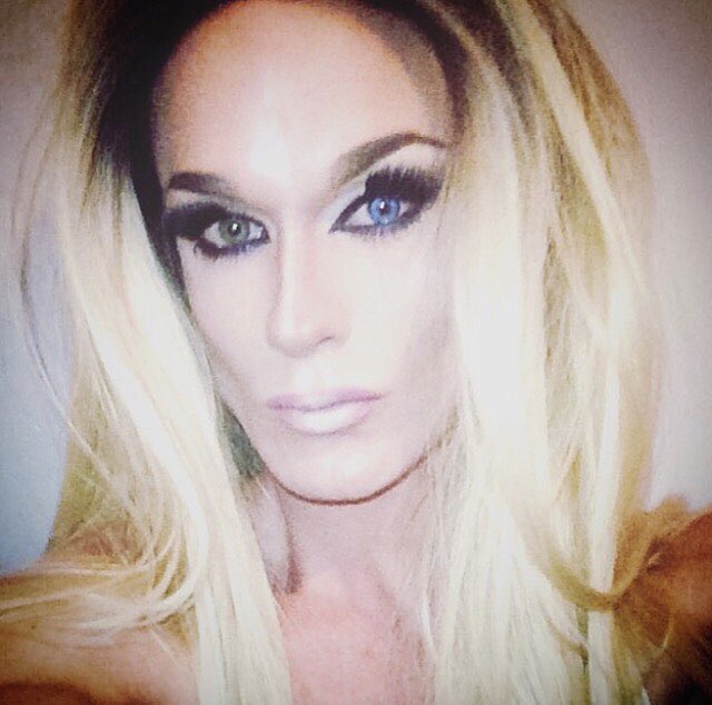 LadyL3igh's tweet photo. I lost a #blueye contact! This wasn't on purpose!! #blueandgreeneyes #bowie #instdrag #dragqueen #liverpoolqueens https://t.co/J096hVBvrS