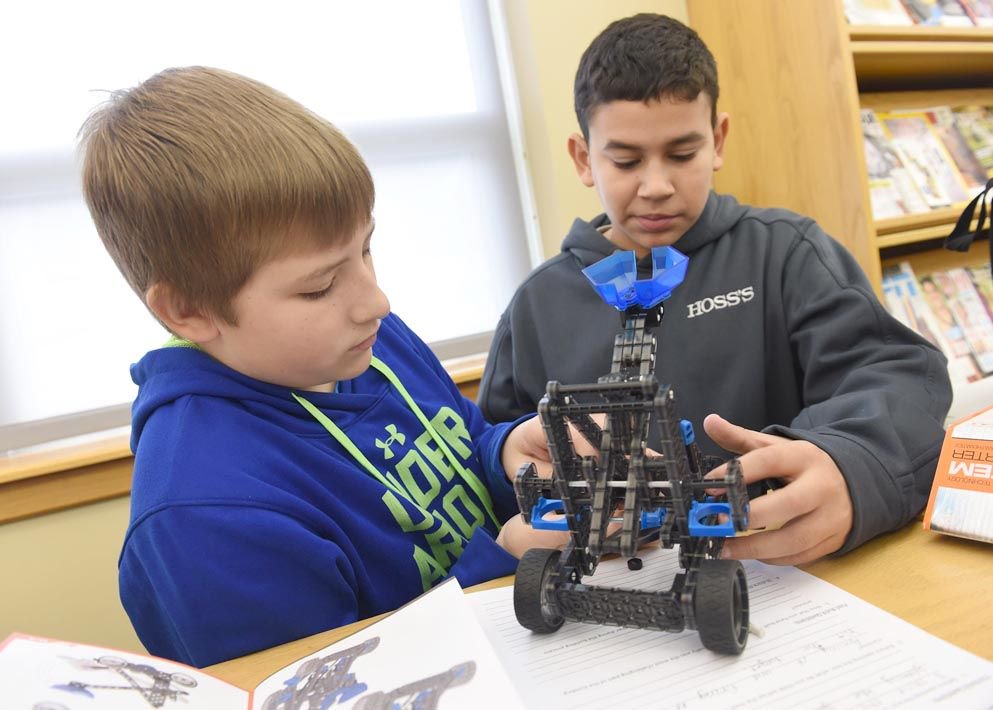 Makerspaces_com's tweet photo. More local schools are adopting #makerspaces to teach 21st century skills - https://t.co/TdTFMCxpbP https://t.co/zYvRCuXoou