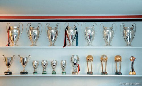 mohammedenho's tweet photo. #ميلان ❤🖤❤🖤❤🖤 جلّاد #بايرن_ميونيخ و #ريال_مدريد دوماً وأبداً https://t.co/EKw1XxLP1o