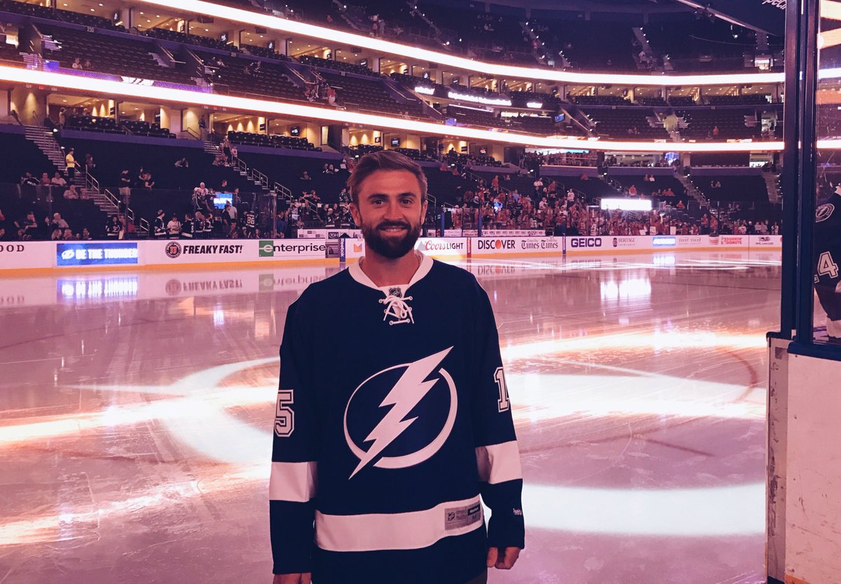 #Bolts fans, please welcome tonight's @budlight #BoltsSocial captain, pro tennis player @timsmyczek! ⚡️🎾 #CHIvsTBL https://t.co/12XOqUYOr6