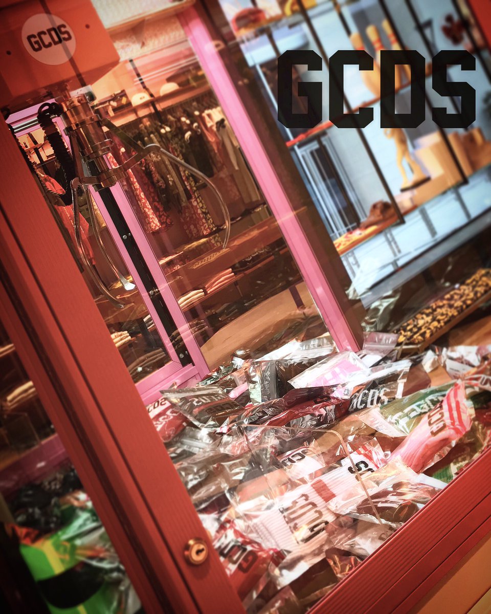 SassanoSax's tweet photo. GCDS 📱🔝🚶🏻👁👕👖👙
#boutique #man #woman #style #style #sportswear #cool #fashion #fashionblogger #GCDS #relaxtime #iloveshopping #TerrySocks https://t.co/8x9tux2Y0v