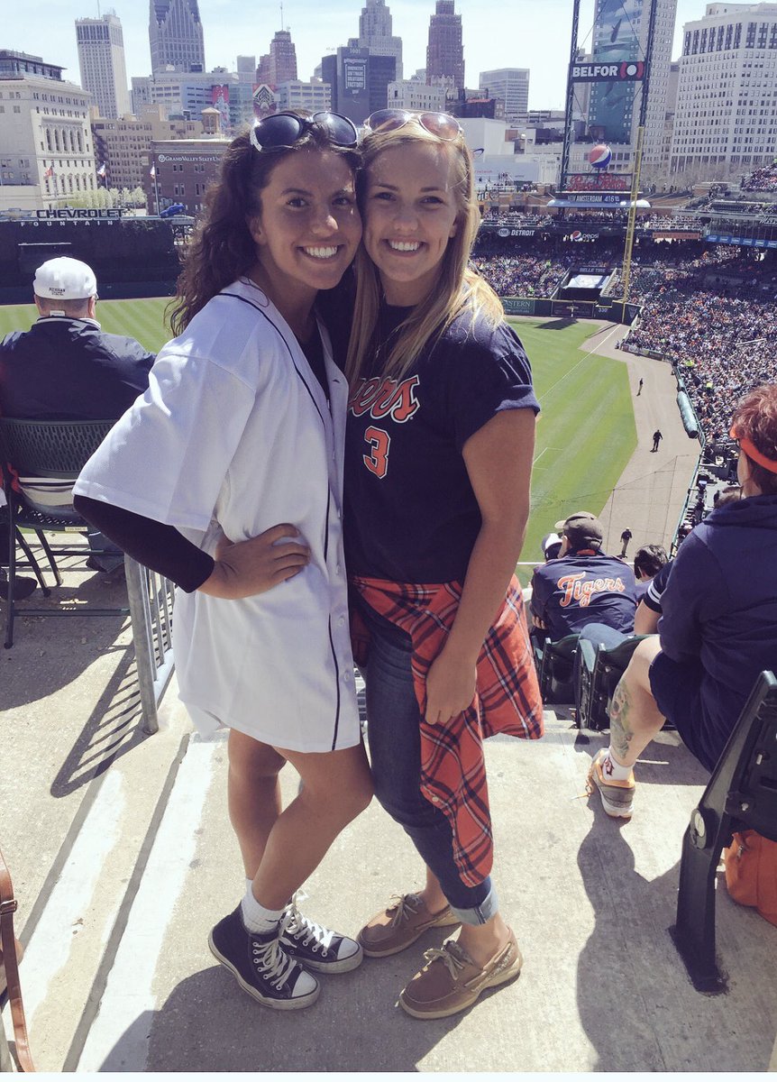 rachel_chriss's tweet photo. Happy birthday to my all-time fav roomie💟 thanks for dealing with my messy-ness🤷🏽‍♀️😉 @LexiBoven https://t.co/fKzNMjnC9B