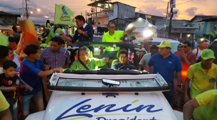 35MOVER's tweet photo. La grandes inversiones nacionales e internacionales vendrán con el #BinomioDeTodos sigue la caravana de @Lenin @JorgeGlas #LeninEsInversion https://t.co/HLodwo3TtO