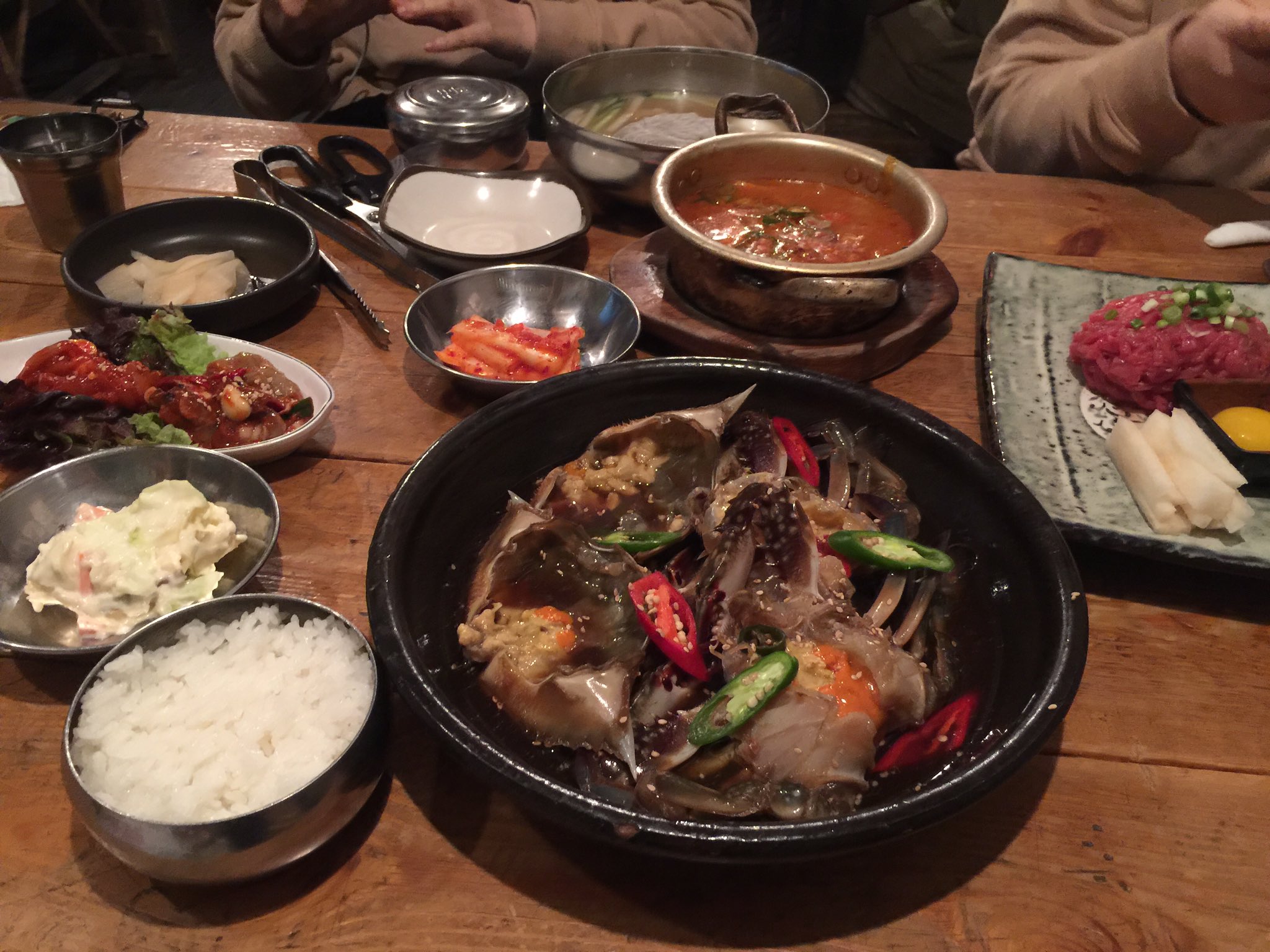 ひちょみおじさん 美味しかったランキング 韓国編 1カルサムギョプサル トジョッ 2ソルビン イチゴとマスカットのやばいやつ 3謎の中国の芋のやばい食べ物 ビュッフェ 4カンジャンケジャンとユッケと冷麺 マポナルネンミョン 5シカゴピザ Emart