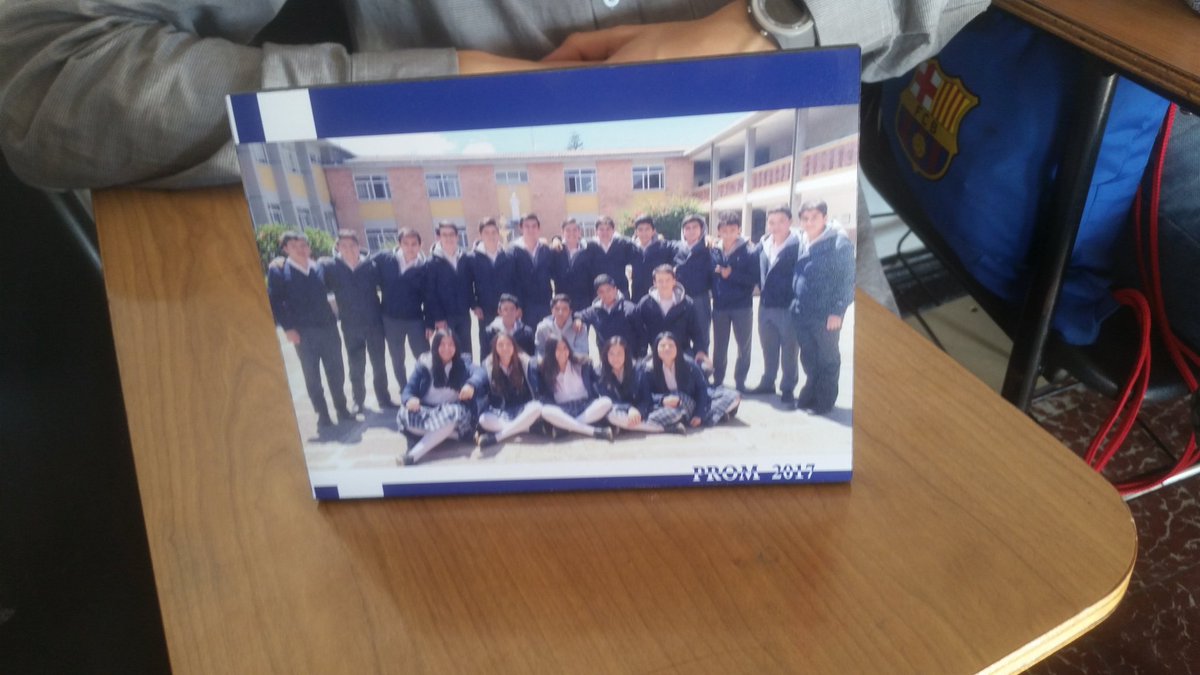 2017Prom's tweet photo. Gracias por el "hermoso" regalo chicas... 😑 https://t.co/pewq5JgVPW