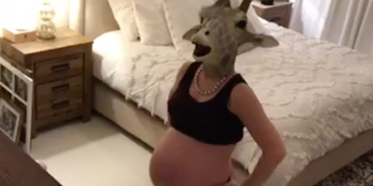 TrainingLife28's tweet photo. Pregnant Mom Spoofs Expecting Giraffe In The Most Hilarious Way https://t.co/POaqXbuVIZ https://t.co/qLwRr1oFSC