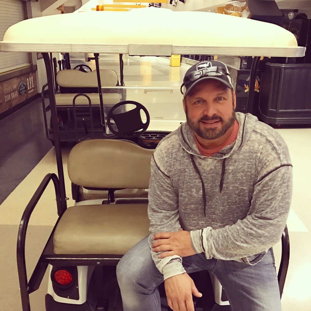 garthbrooks's tweet image. Today is a good day!A REALLY GOOD DAY! Let&apos;s go surprise someone shhh... love, g #AskMeHowIKnow

Watch #StudioG LIVE bit.ly/2noKsam