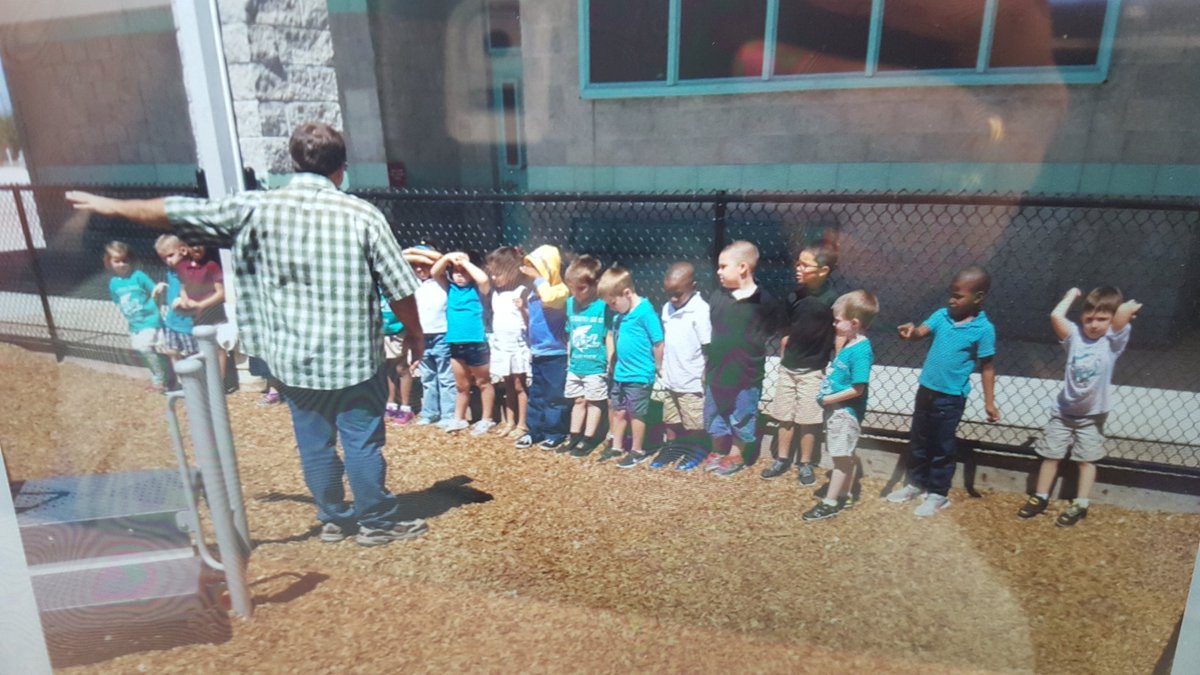 nagus_jobskills's tweet image. Finally we got to play on our new playground  #sharkpups