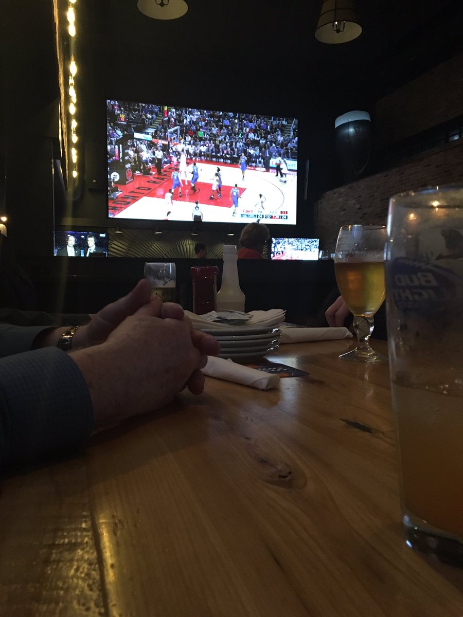 dadrock's tweet photo. Little Raps action after a nice curling win...plan well woven!! #wingsonpoint @HooligansBarrie https://t.co/ASqCw79rkX