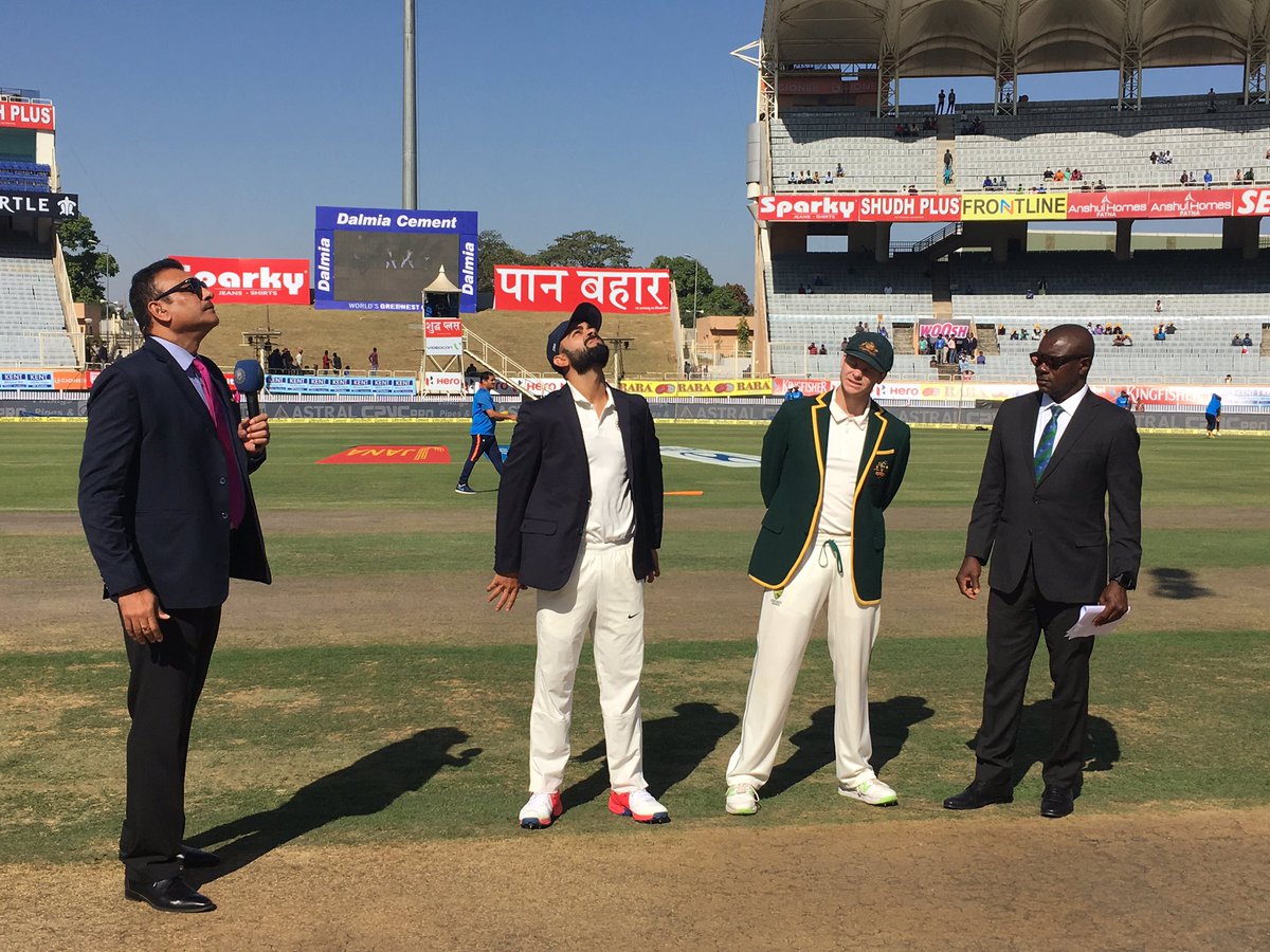 Steve Smith looking towards dug-out for decision on toss. Can this man take any decision by himself? #IndvsAus