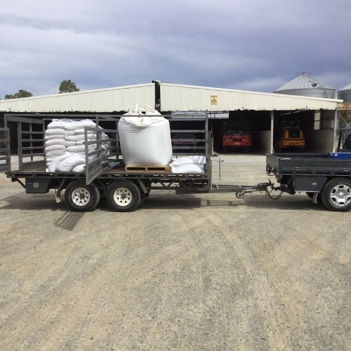 GoddeAndrew's tweet image. Right just picked up the canola seed from the seed cleaner,now can someone organise the rain.
#maybenextweek