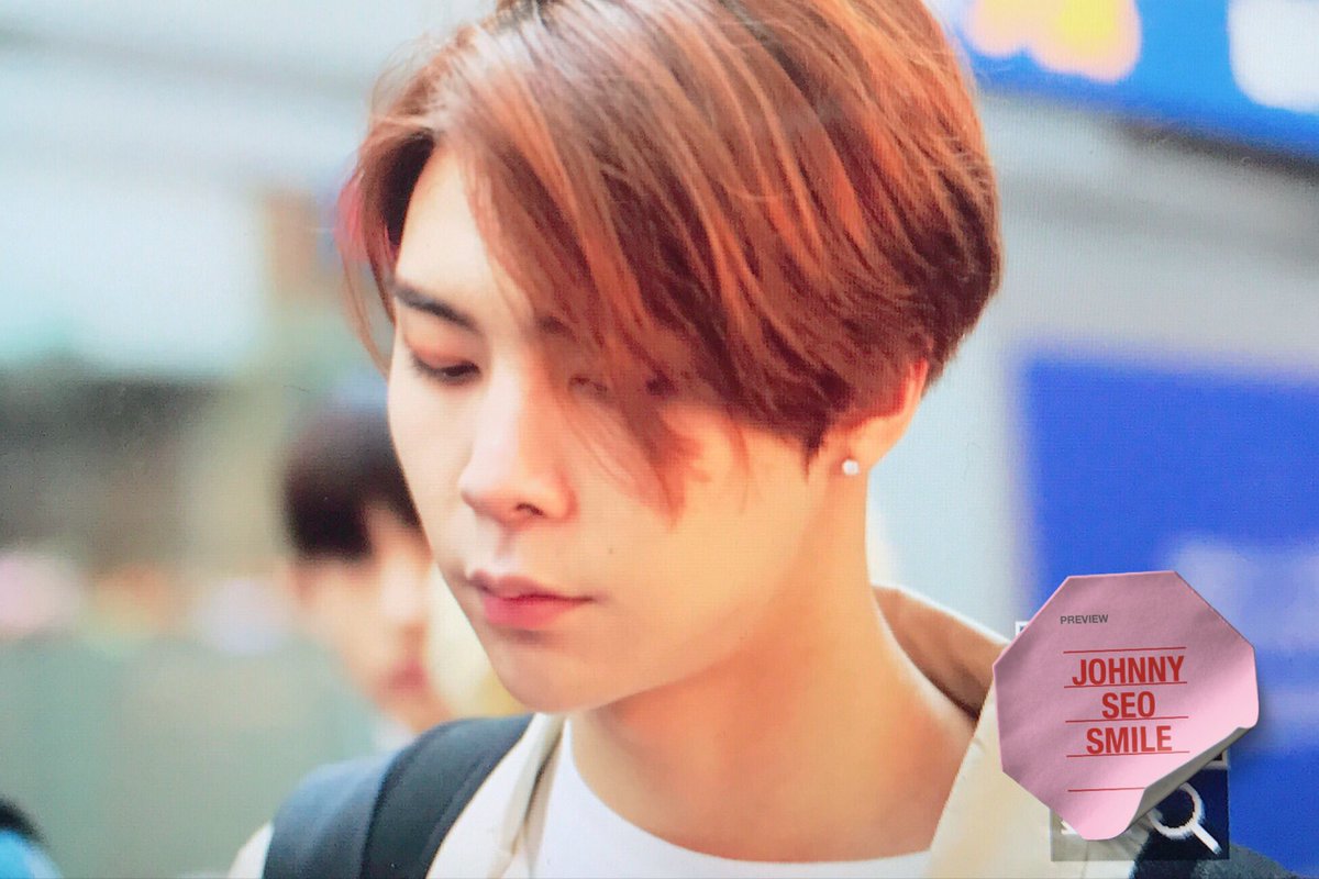 johnnyseosmile's tweet photo. 170316 ICN #JOHNNY #쟈니 #NCT127   you are my sunshine ☀️ https://t.co/dP3PjZ6vi7