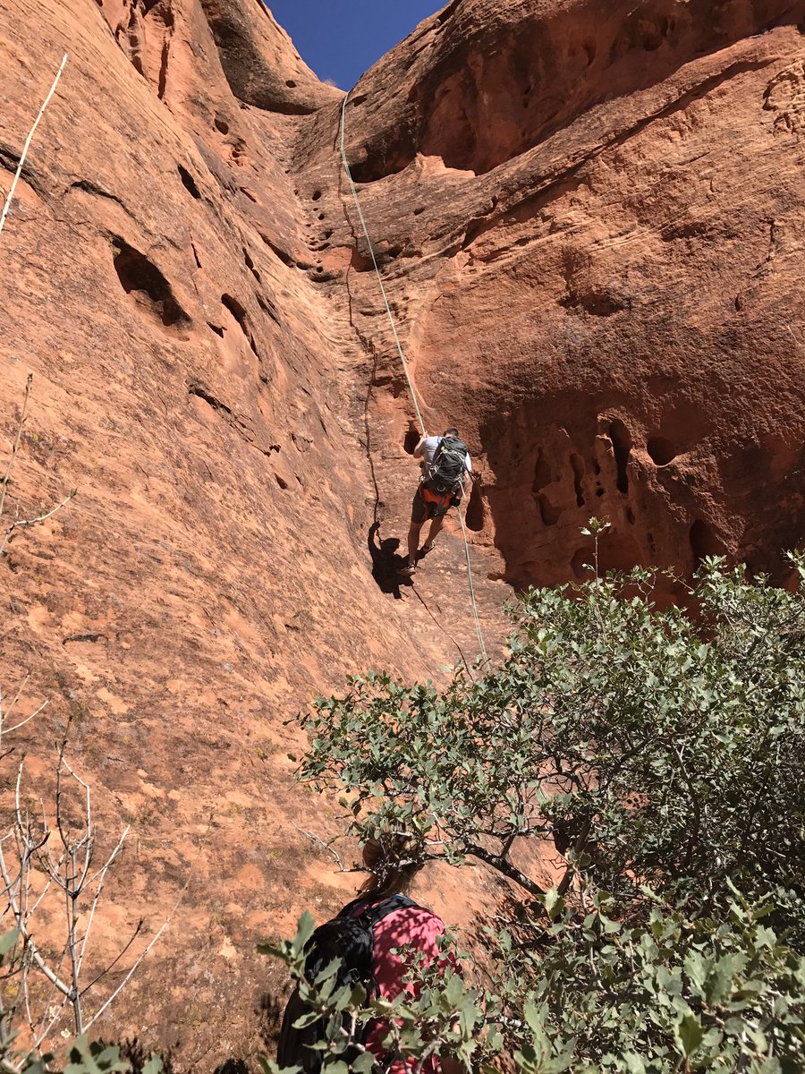 SlotCanyonTours's tweet photo. Wonderful hiking weather! Stay hydrated because it's getting warm! 🌞 https://t.co/wr5nd0zPOa