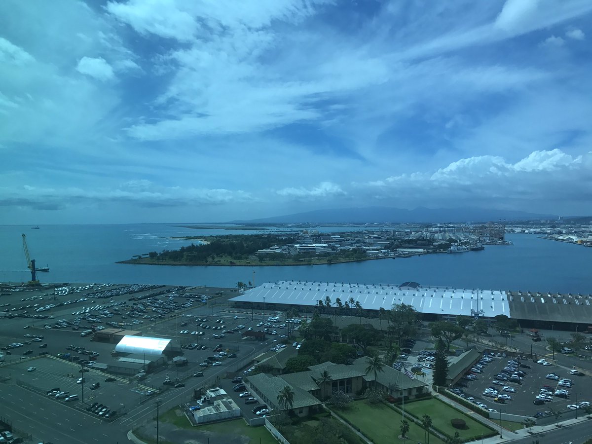 Beautiful hawaii. 하와이는 정말 아름답다.