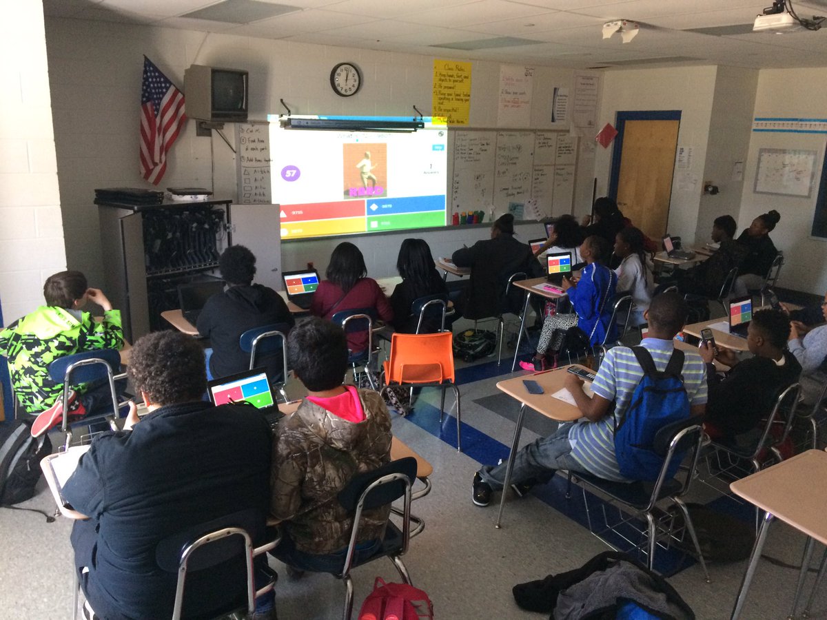 EJHSBulldogCtry's tweet photo. Reviewing using Kahoot in Mr. Stanley's 7th grade math class!#technologyinthe classroom https://t.co/6Xualw921o