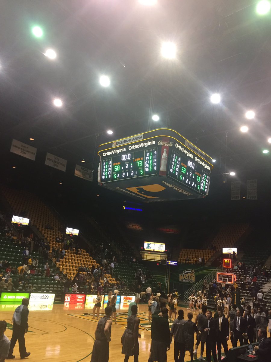 BackwardsHatTim's tweet photo. Road Trip well worth it!! Way to be @LoyolaMBB #GoHounds https://t.co/Z09xtjo3Uv