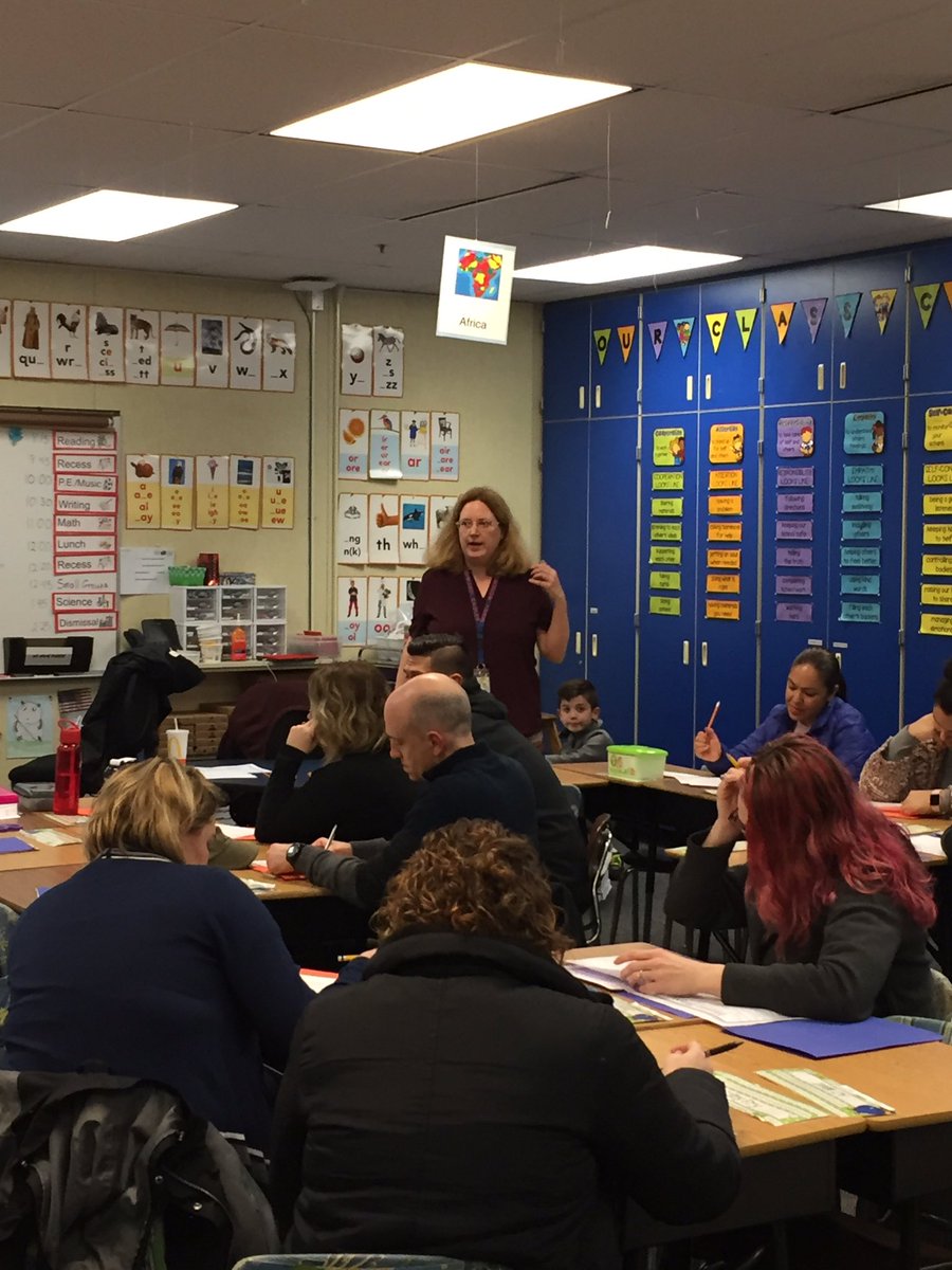 suekscott's tweet photo. Amy Krebs helps parents of her 3rd graders set student goals at her Parent Data Night. #ttsdlearn @TigardTualSD https://t.co/PpDS0JZ7Hf