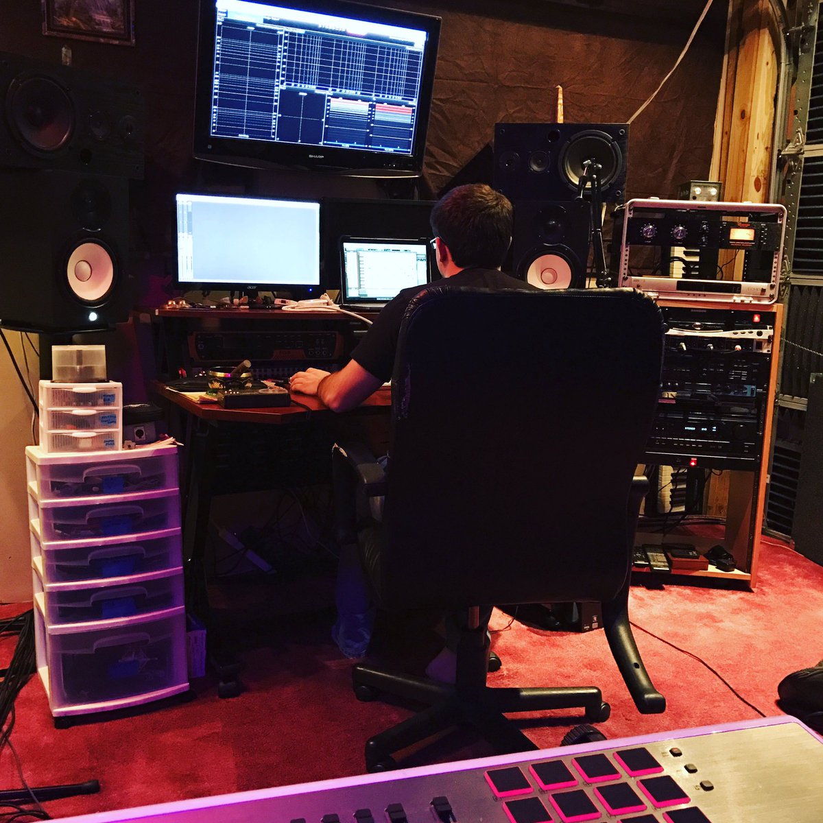 ofhallowedearth's tweet photo. Ryan D'Amico doing some #AudioEngineering on our #Keyboardists latest song "#GhostOfYou" 

#ChaosBeforDawn #FromGarageToStudio https://t.co/ynxgqnPFL8