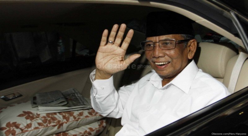 KH Hasyim Muzadi Wafat, Mahfud MD: Tokoh yang Bisa Membawa dalam Keindonesian dan Keislaman okz.me/CXNiD