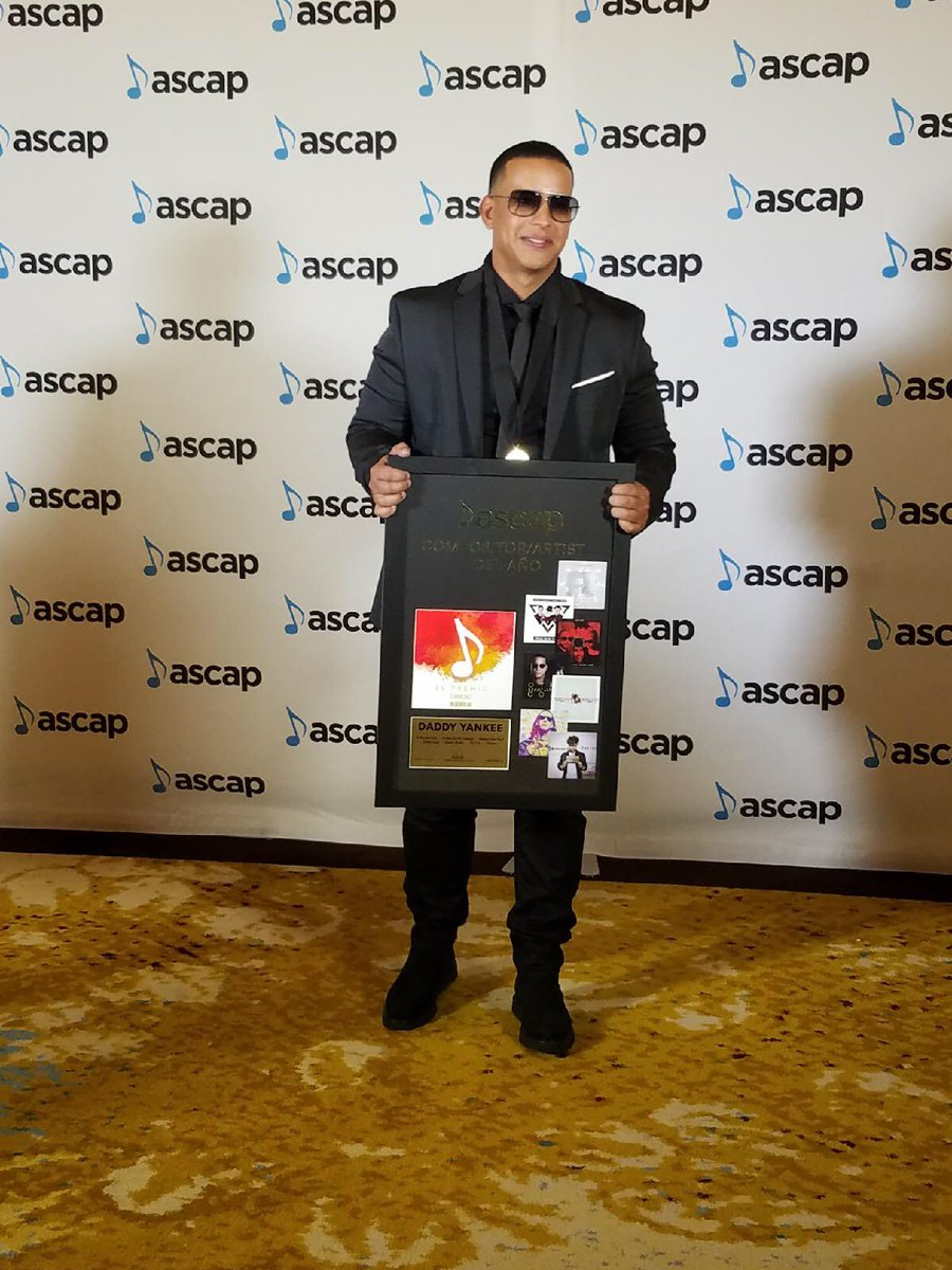 daddy_yankee's tweet photo. Gracias Ascap por el premio de compositor y artista del año. #adondevoy #andasenmicabeza #Mayorqueyo3 #otracosa #vaiven #shakyshaky #tuyyo https://t.co/JW76OsMnRE