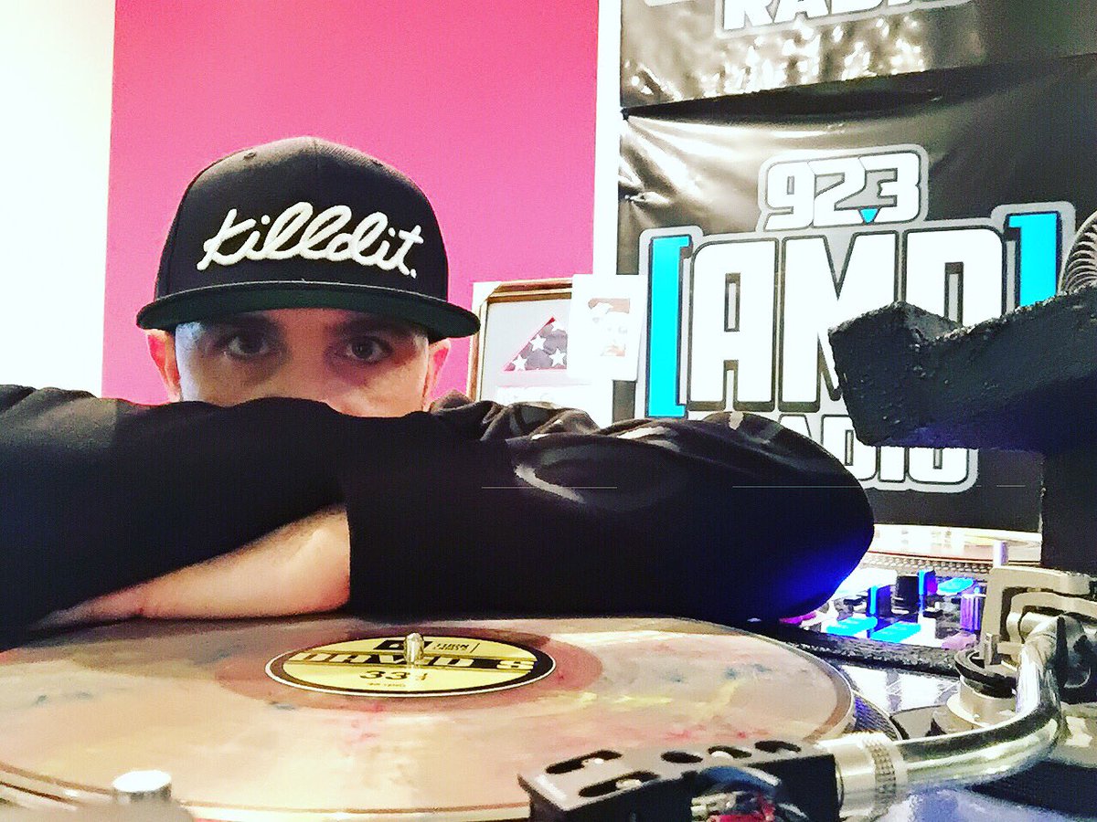 DJDAVIDS's tweet photo. Back on your radio at 10pm filling in for @DeejayTORO #studio923 w/ @itsmcginn on the 🎤 @923amp #923Amp #DjdavidS #WeGonnaRock #Killdit https://t.co/eFmHve0UC4