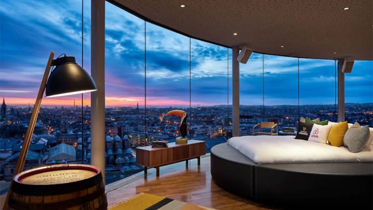 TimeOutNewYork's tweet photo. Here's how you can spend an entire night at the Guinness Storehouse for free: https://t.co/WTlDQvrixk https://t.co/DrBOHsLcX4