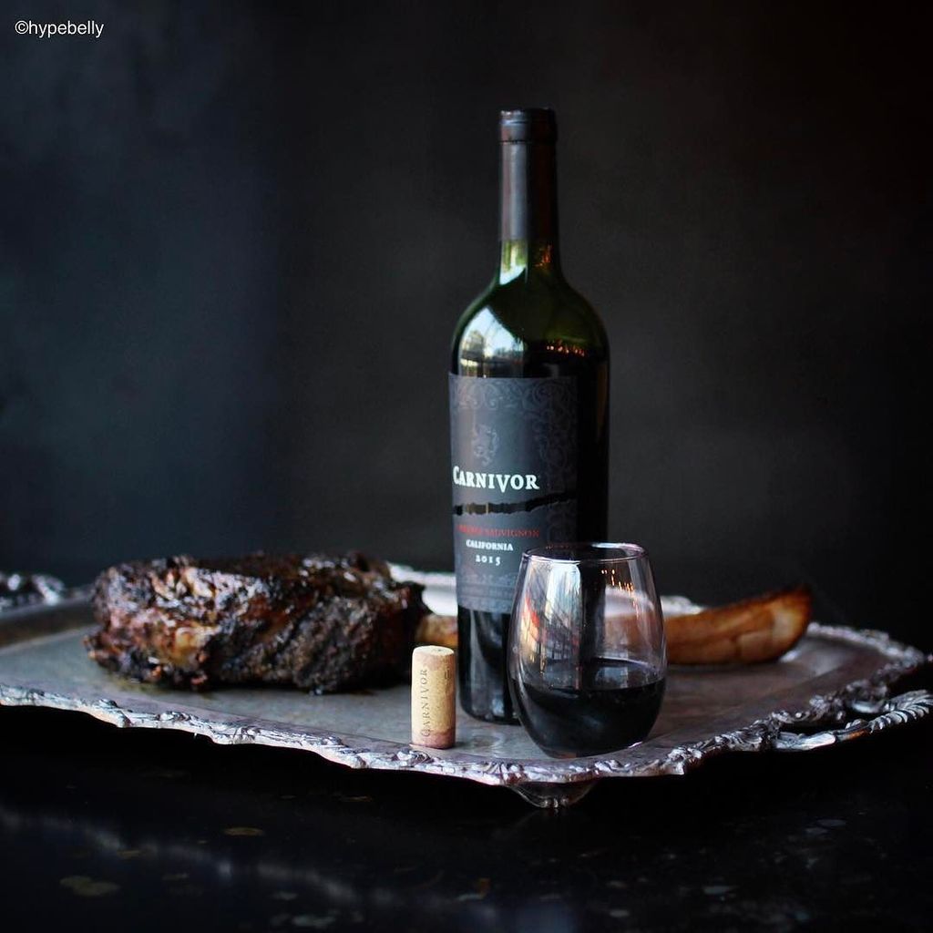 HypeBelly's tweet photo. OOH BABY I LIKE RAW .. YEAH BABY I LIKE IT RAWWW @carnivorwine 🍷🍷🍷#devourlife https://t.co/2S6jstzvJH