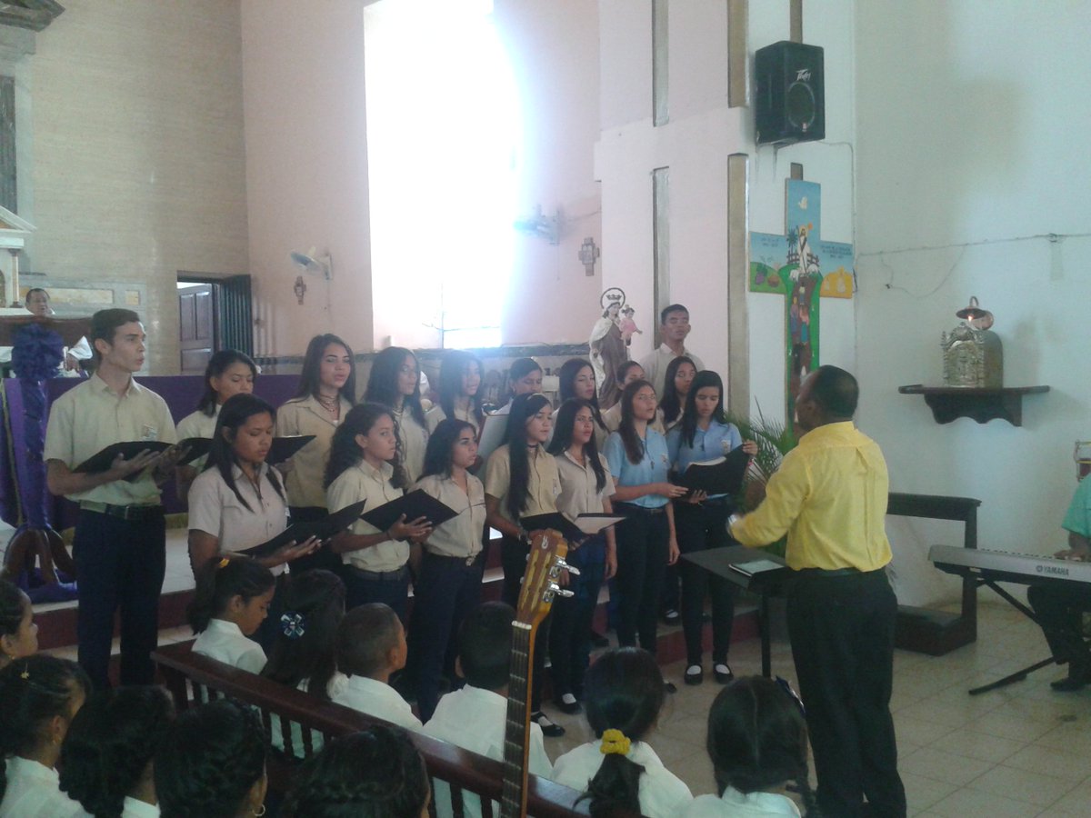 mimamadami's tweet photo. Excelente presentación del coro juvenil ¨Jose Antonio Abreu¨celebra  el I aniversario del AVEC @nucleosombrero  @SistemaGuarico https://t.co/cQ3af4oF2X