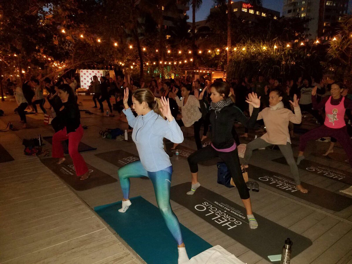 wendyregalado's tweet image. Fun yoga night with #legginslounge with my girls @AndreaMinski @AlexaOlavarria @MujerBalance at the @theraleighhotel @EuropeanWax