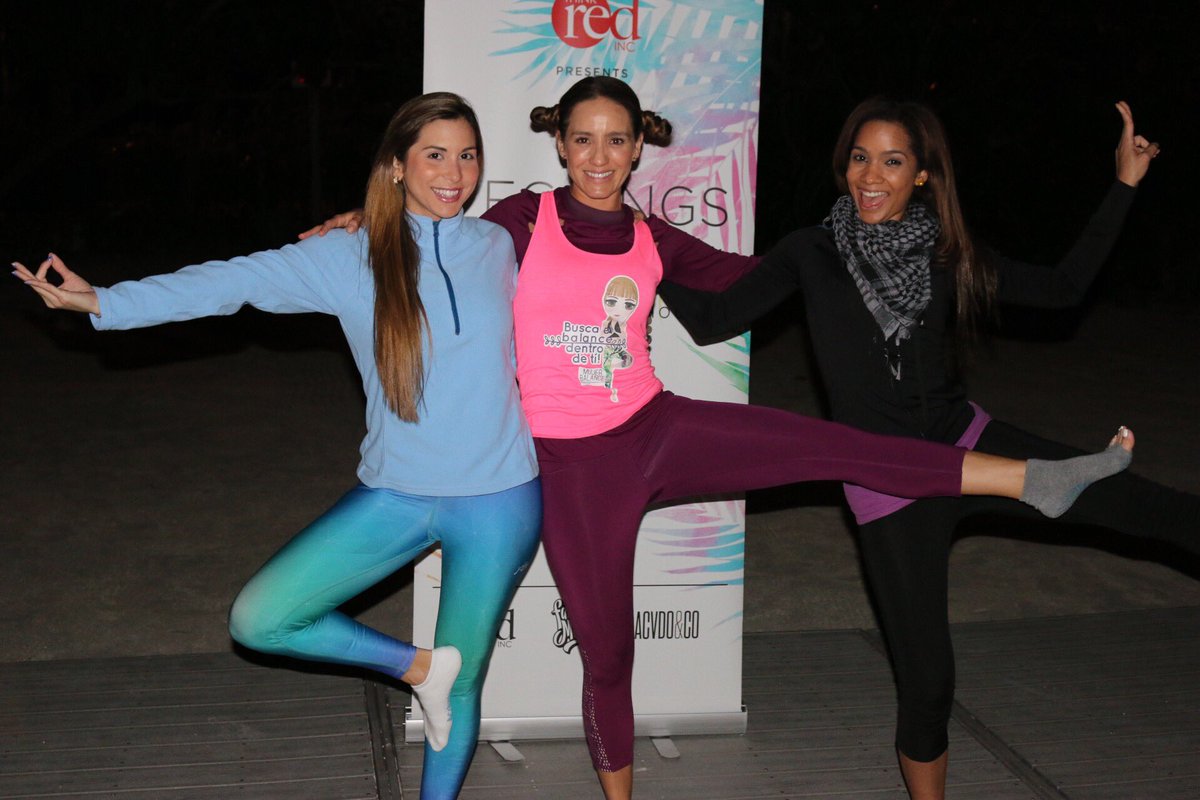 wendyregalado's tweet image. Fun yoga night with #legginslounge with my girls @AndreaMinski @AlexaOlavarria @MujerBalance at the @theraleighhotel @EuropeanWax