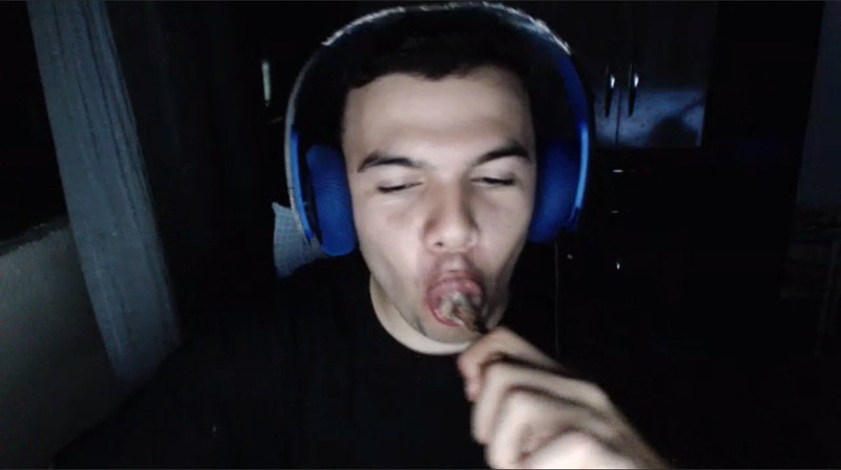 RDGAMEPLAY18's tweet photo. Boa noite Galera ❤
@AllissonCod https://t.co/JquOEKWDUf