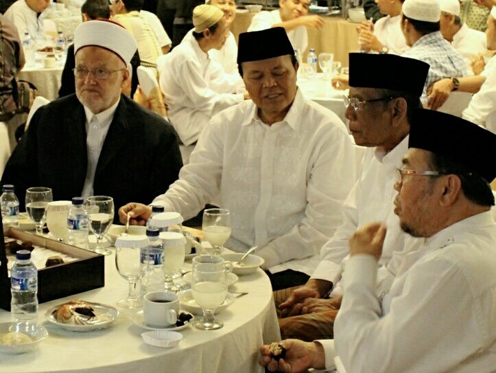Berduka atas wafatnya ulama besar dan guru ummat, KH Hasyim Muzadi. Ummat &amp;bangsa sungguh alami kehilangan teramat besar. Lahuu alfaatihah