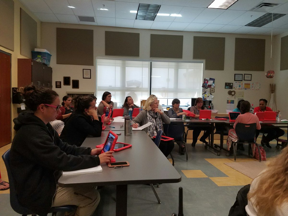 robyn_henson's tweet photo. Today's professional development, iPad integration! #VBEVibe https://t.co/PH9ZJUwJdv