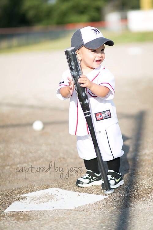 AddieFord9's tweet photo. I need baseball/wrestling/cowboy babies bc look how cuuuuttteee ♥️ https://t.co/CnkE8JnGDp