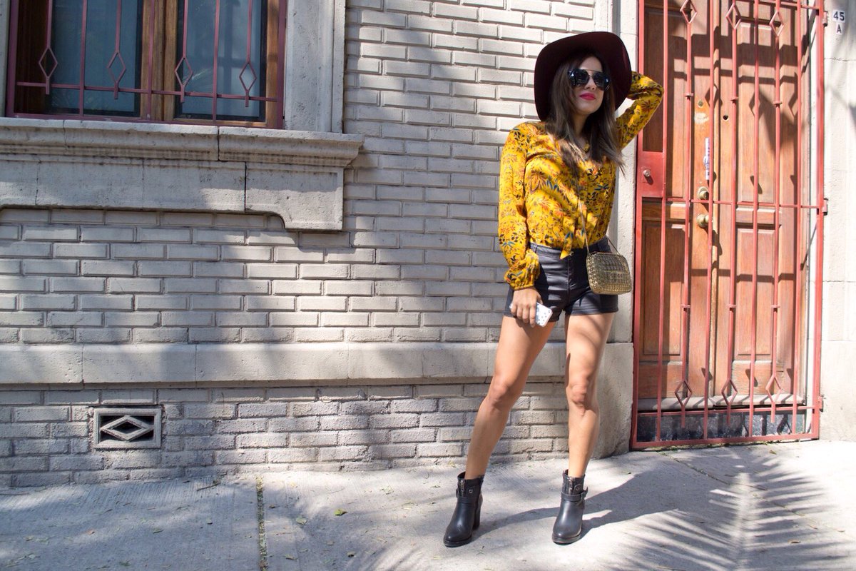goodselfiemx's tweet photo. El que de amarillo se viste... #NewPost -> https://t.co/xYS0DZ80vF #ootd #fashionblogger #parunosc https://t.co/UnkT3zWLl3