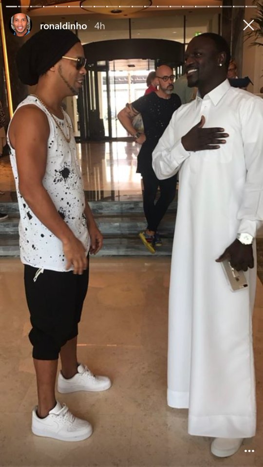¿Cuánto mide Akon? - Real height C7AW4LhWsAAqxkN
