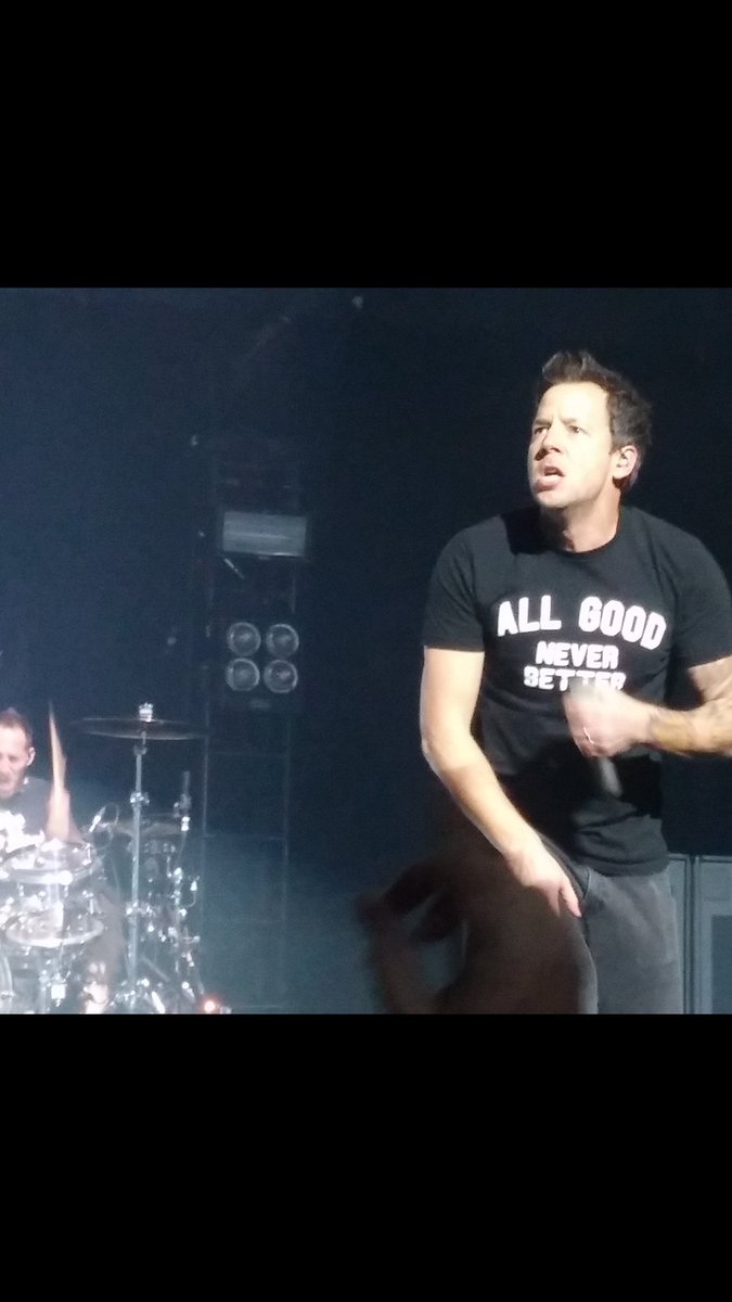 Auger_BTR_JB's tweet photo. Thaat face 😜😂 @pierrebouvier @simpleplan @BellCentre #EvenkoExperience #SimplePlanMTL #TOFTT #TakingOneForTheTeam https://t.co/WATHTsXJMU
