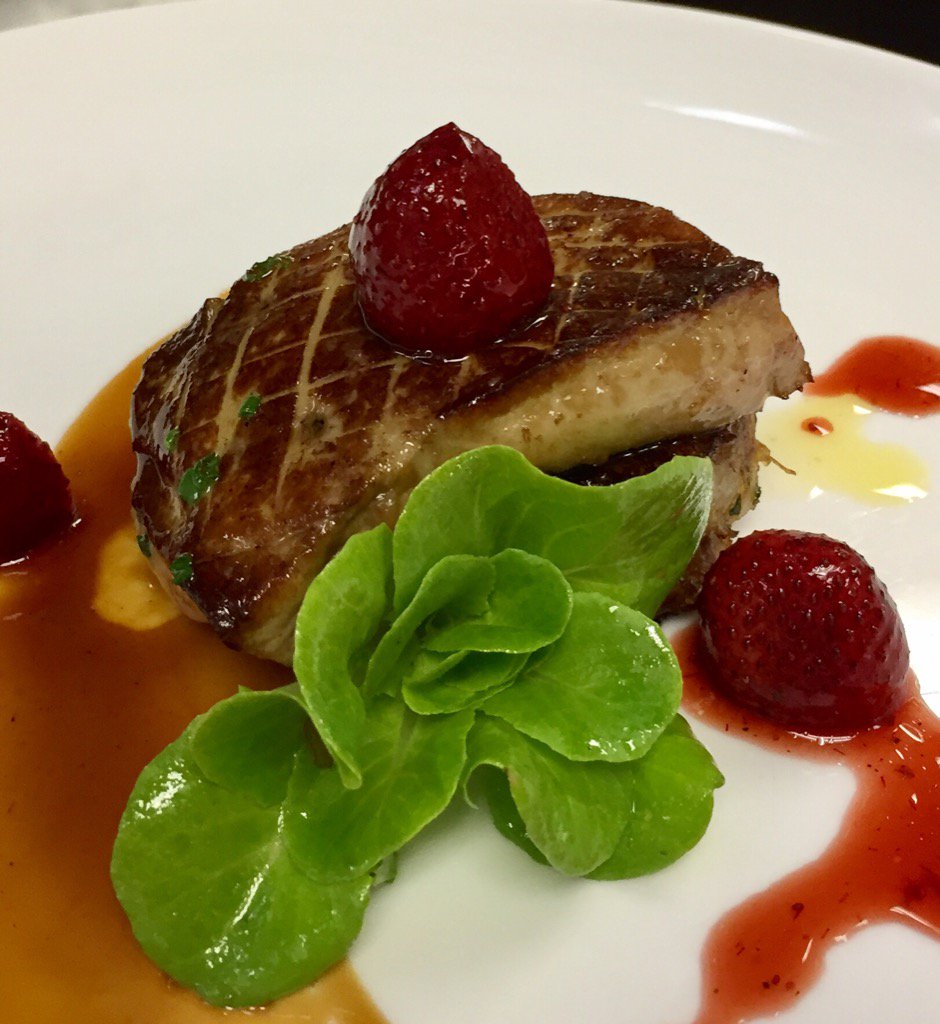 chefmanleesiu's tweet photo. Silver Oak Wine Dinner.  Hudson Valley Foie Gras, Confit Duck Hash,Kai-Kai Farm Strawberry. https://t.co/U1M0QiT7t1