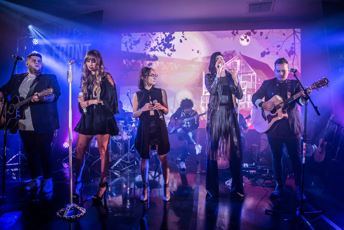 haashoficial's tweet photo. 🍾🎉 UPFRONT de @sonymusicmexico con @_CarlosRivera y @Matisse_Mx!!! #Upfront2017 #LaMusicaMe https://t.co/PXpGhamRRi