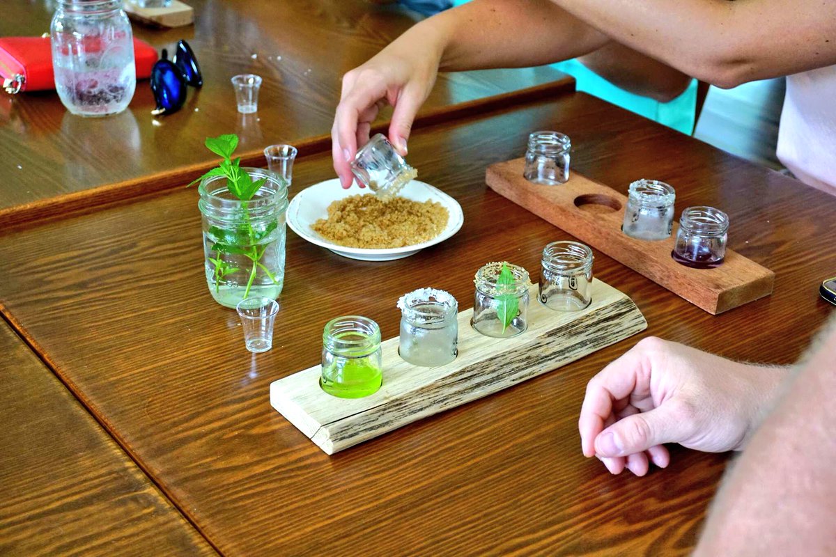 Moonshine mixology classes this weekend w/ our friends at <a href="/short_mountain/">Short Mnt Distillery</a> •

#cheersyall #madeintn #ckvlcool 

Tix: bit.ly/shortmtnmkt