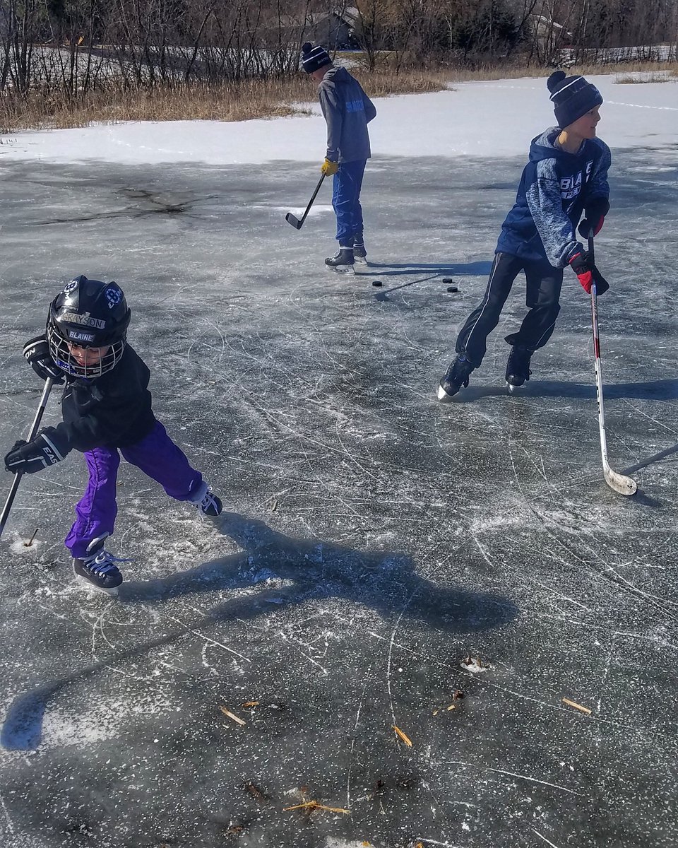 NicholeJay99's tweet photo. Just a few more days below freezing...I guess that means #BackyardPondHockey for #SpringBreakers here in #Minnesota!  @mystateofhockey https://t.co/Q31DKcttmu