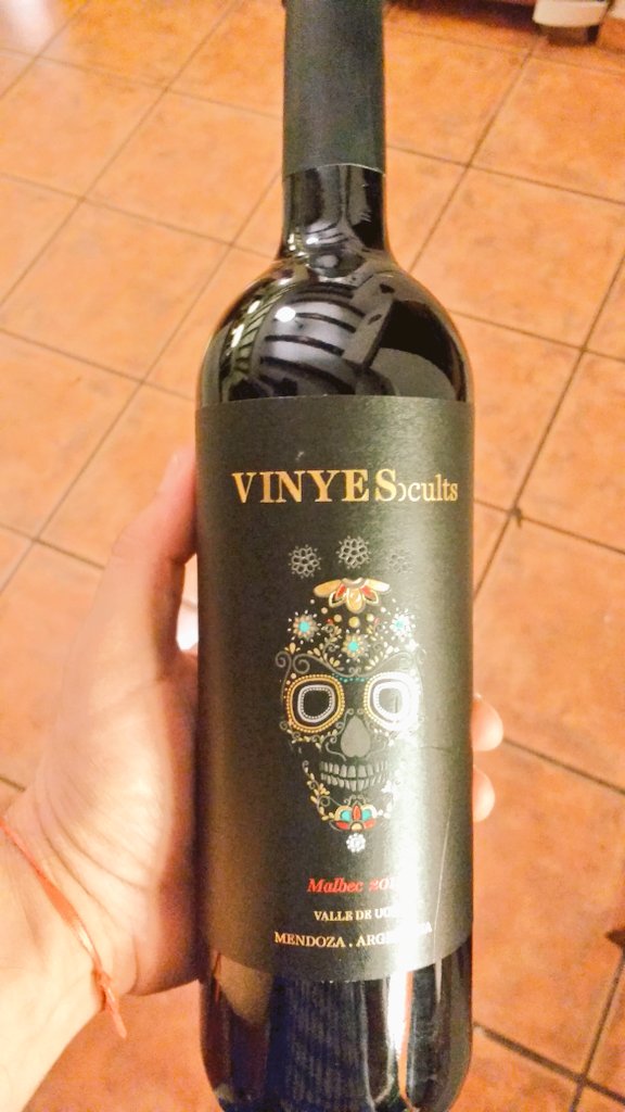 Festejando el cumple del viejo con éste vinazo de <a href="/vinyesocults/">Vinyes Ocults</a>! <a href="/MVickySegovia/">VICKY’S</a> <a href="/MaxiWinemaker/">Maximiliano Ortiz</a> 🍷