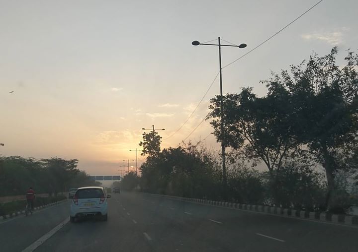 Krishnaa_tweets's tweet photo. Shot on the new #htcuultra during a wobbly morning ride to office
@HTC_IN #mornings #fresh #sun #clouds #htccamera #march #morningpost https://t.co/FgC2Egn6nx