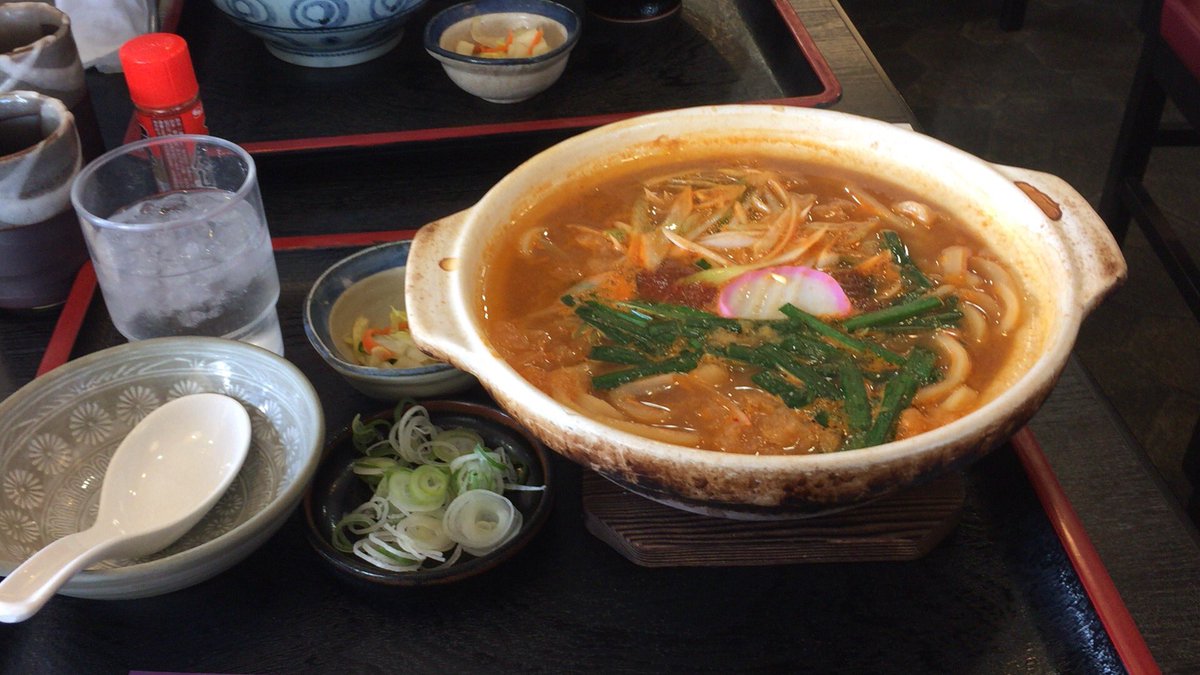 Misaki_FC_'s tweet photo. うどんにゃー！ふふ、美味そうな牡蠣鍋うどんにゃー！！ https://t.co/icMd2HTtOQ