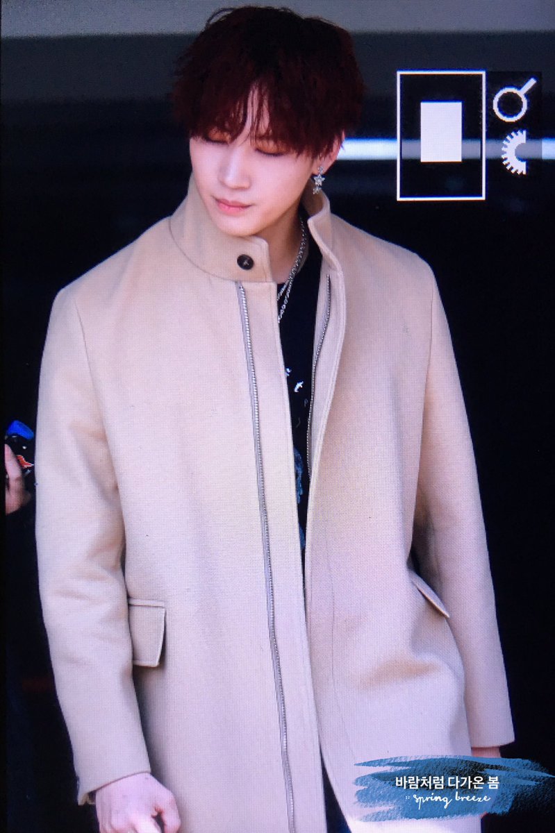 springbreeze16's tweet photo. 170316 가요광장 퇴근 재버미🌹💕💕 #JB #재범 #GOT7 #FLIGHTLOG #ARRIVAL #NeverEver https://t.co/TGlr6HANmv