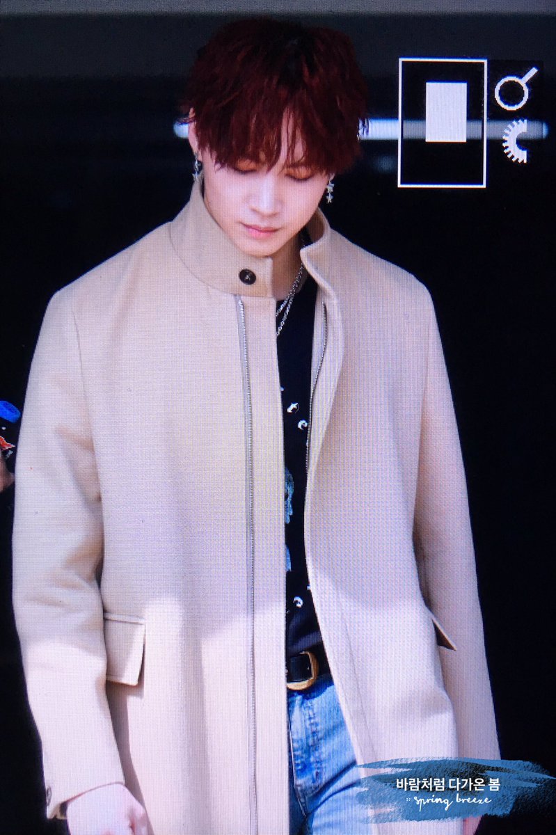 springbreeze16's tweet photo. 170316 가요광장 퇴근 재버미🌹💕💕 #JB #재범 #GOT7 #FLIGHTLOG #ARRIVAL #NeverEver https://t.co/TGlr6HANmv