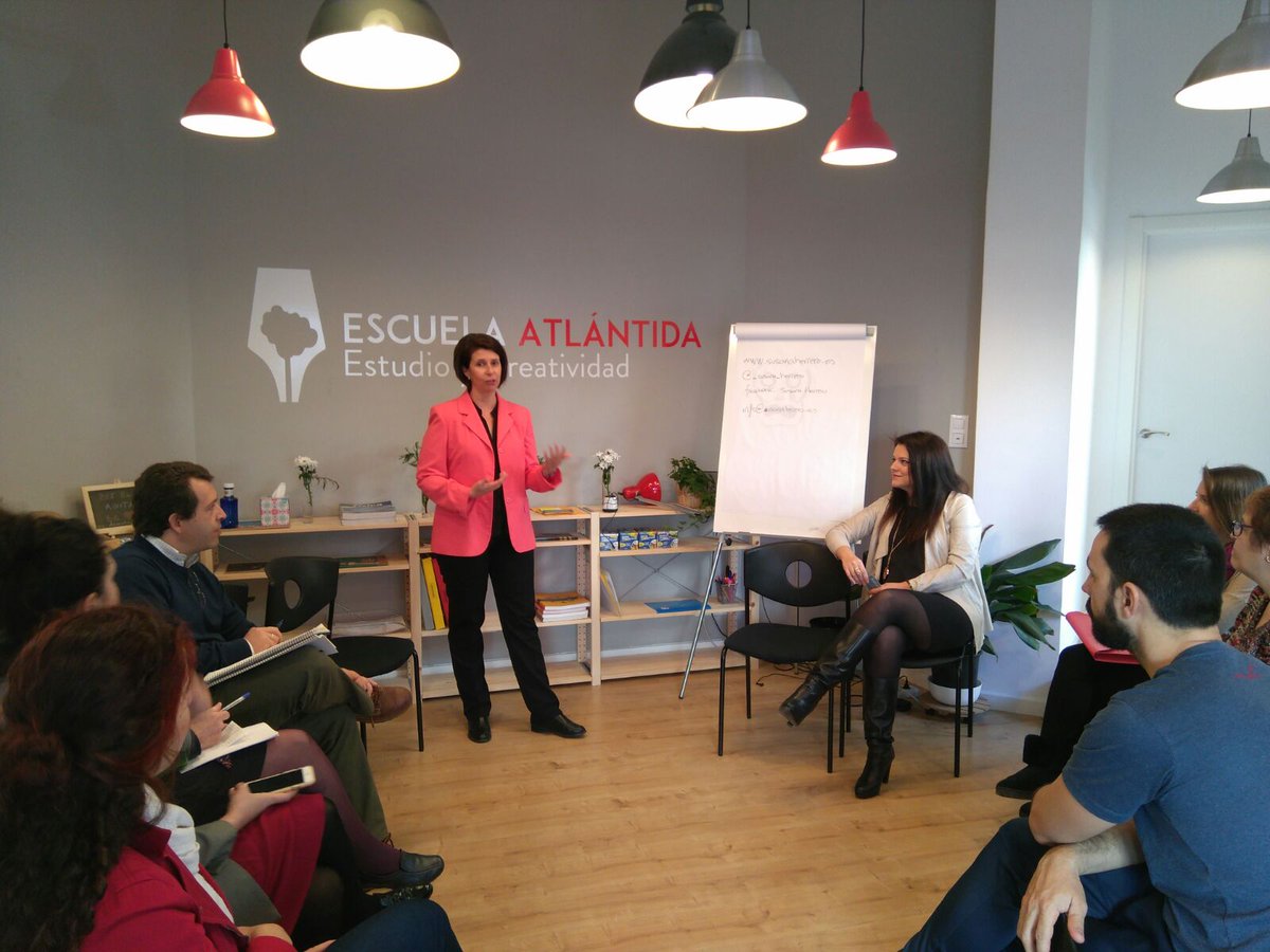 emprende_sentid's tweet photo. @carolcegarrab en nuestro #NetworkingAECS en @EscAtlantida https://t.co/qtWkqovuCp
