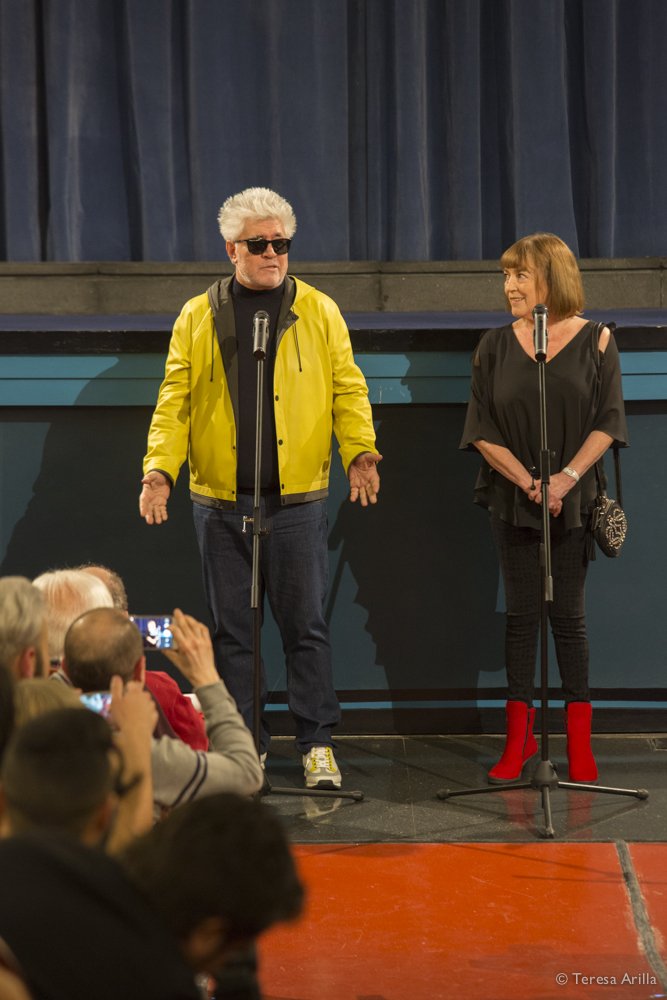 Kompo24's tweet photo. ¡Nuevas fotos! Homenaje a #ALMODOVAR by @TeresaArilla @Kompo24 en @CineDore por @eldeseo https://t.co/fVJIlGvPZd
